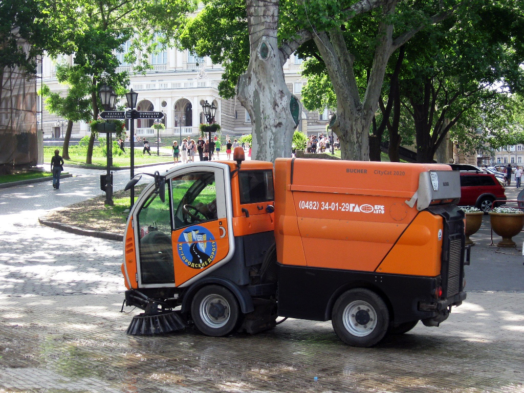Машина уборочная CityCat 2020 . Одесса, Думская площадь