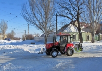 Подметально-уборочная машина на базе трактора Беларус-320.4. Николаев, улица Сивашской Дивизии