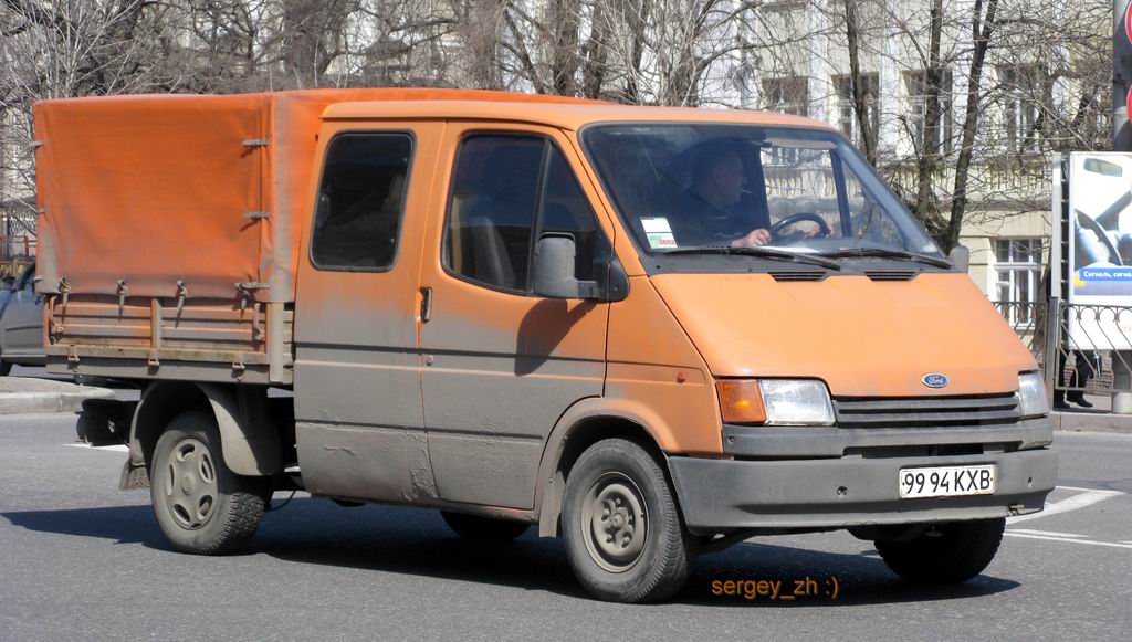Грузовой автомобиль Ford Transit #9994 КХВ. г. Донецк, ул. Артёма. 