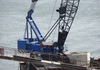 Кран Hitachi KH850 на строительстве мостов через Днепр. Запорожье, остров Хортица