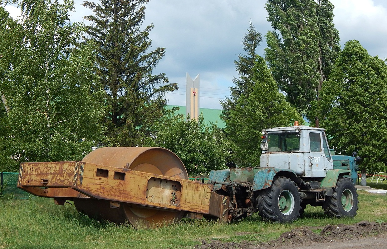 Трактор Т-150К #7686 ЕВ 31 c прицепным гладковальцовым катком. Белгородская область, Алексеевский район, хутор Хрещатый