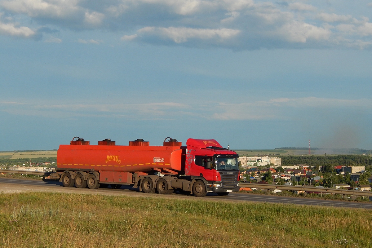 Седельный тягач Scania R380* c полуприцепом-цистерной. Белгородская область, г. Алексеевка, улица Чапаева