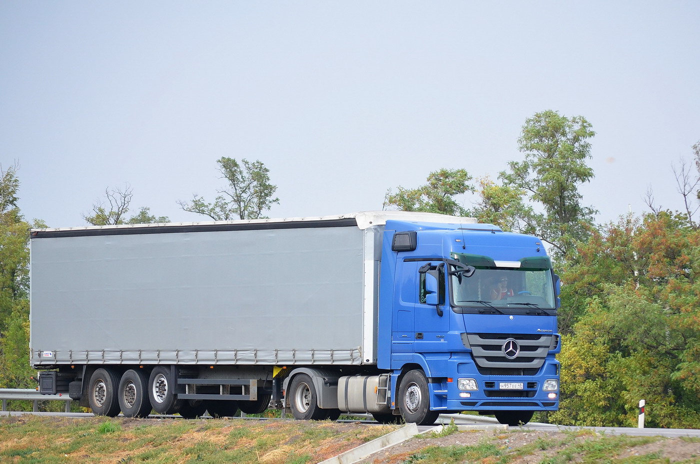 Седельный тягач Mercedes-Benz Actros 1844 #Н 957 ЕЕ 48. Воронежская область, Павловский район, трасса М-4 "Дон"
