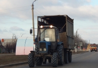 Трактор Беларус-82.1 #8700 ЕЕ 31  с двухосным прицепом. Белгородская область, г. Валуйки, улица Горького