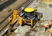 Экскаватор-погрузчик JCB 3CX #7891 ОУ 57 на реконструкции железнодорожной платформы. Орёл, Железнодорожный вокзал