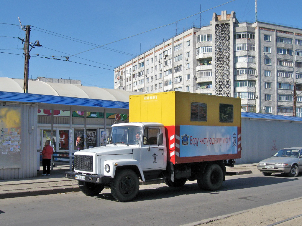 Автомастерская типа РЖМ-52 на шасси ГАЗ-3307* #ВЕ 4210 АА. Николаев, улица Комсомольская