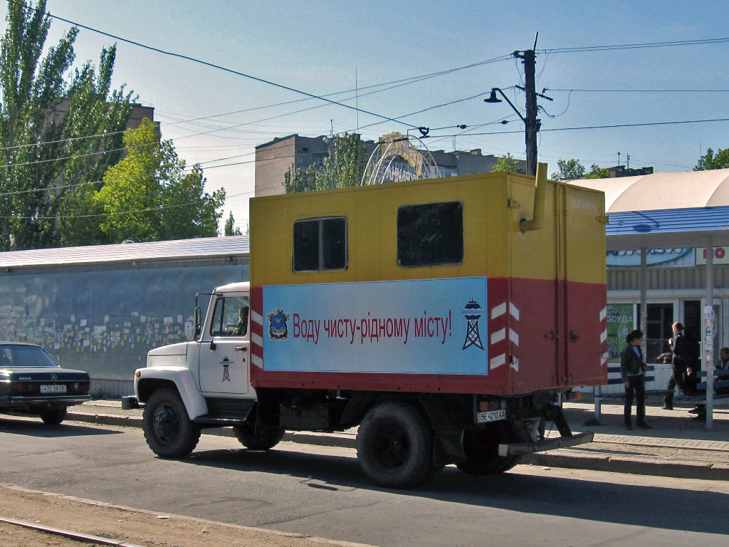 Автомастерская типа РЖМ-52 на шасси ГАЗ-3307* #ВЕ 4210 АА. Николаев, улица Комсомольская