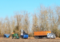 Сельскохозяйственная техника в поле. Белгородская область, Красненский район, окрестности с. Камызино
