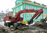 Экскаватор ЭО-3323А с гидромолотом. Аварийные работы на водопроводных сетях гос№ 6966 АА 29. Россия, Архангельск, улица Иоанна Кронштадтского