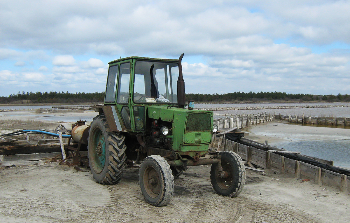 Трактор ЮМЗ-6* с установкой для откачки воды. Херсонская область, Кинбурнская коса