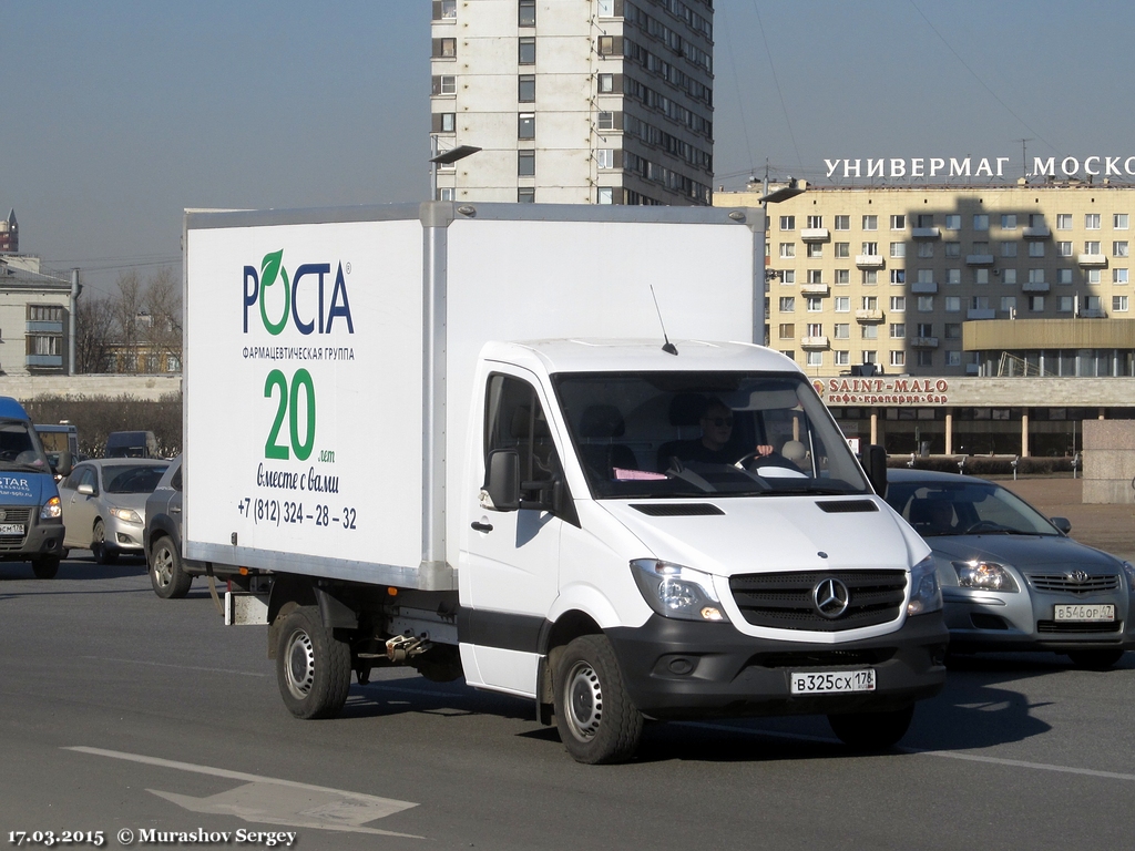 Фургон на шасси Mercedes-Benz Sprinter #В 325 СХ 178. Санкт-Петербург, площадь Победы
