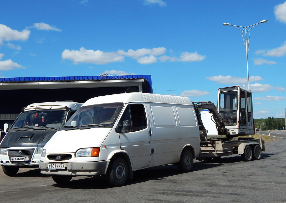 Автофургон Ford Transit*  #Р 851 УУ 31 с двухосным прицепным тралом. Белгородская область, Старооскольский район, с. Незнамово