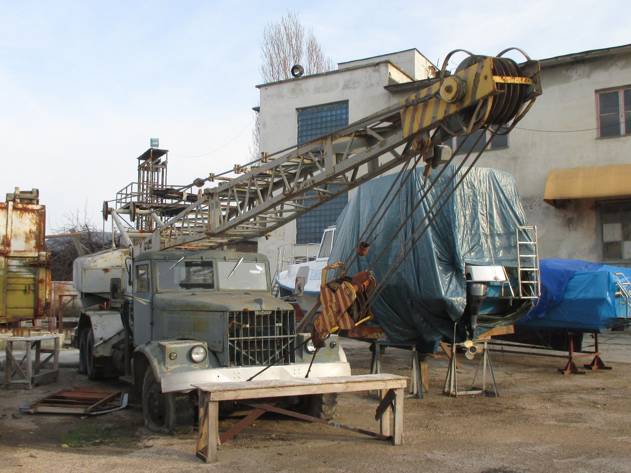 Кран К-162М на шаси КрАЗ-257К1. Севастополь