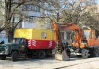  Аварийный автомобиль и экскаватор ЭО-3326. Николаев , улица Комсомольская
