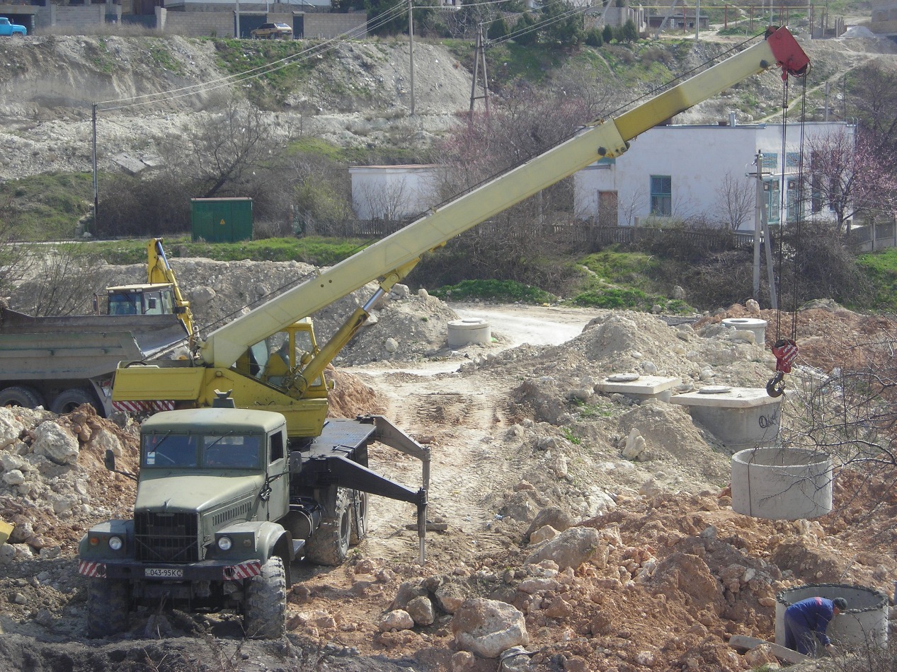 Кран КС-3575А-1 на шасси КрАЗ-255Б1 #04395 КС. Севастополь