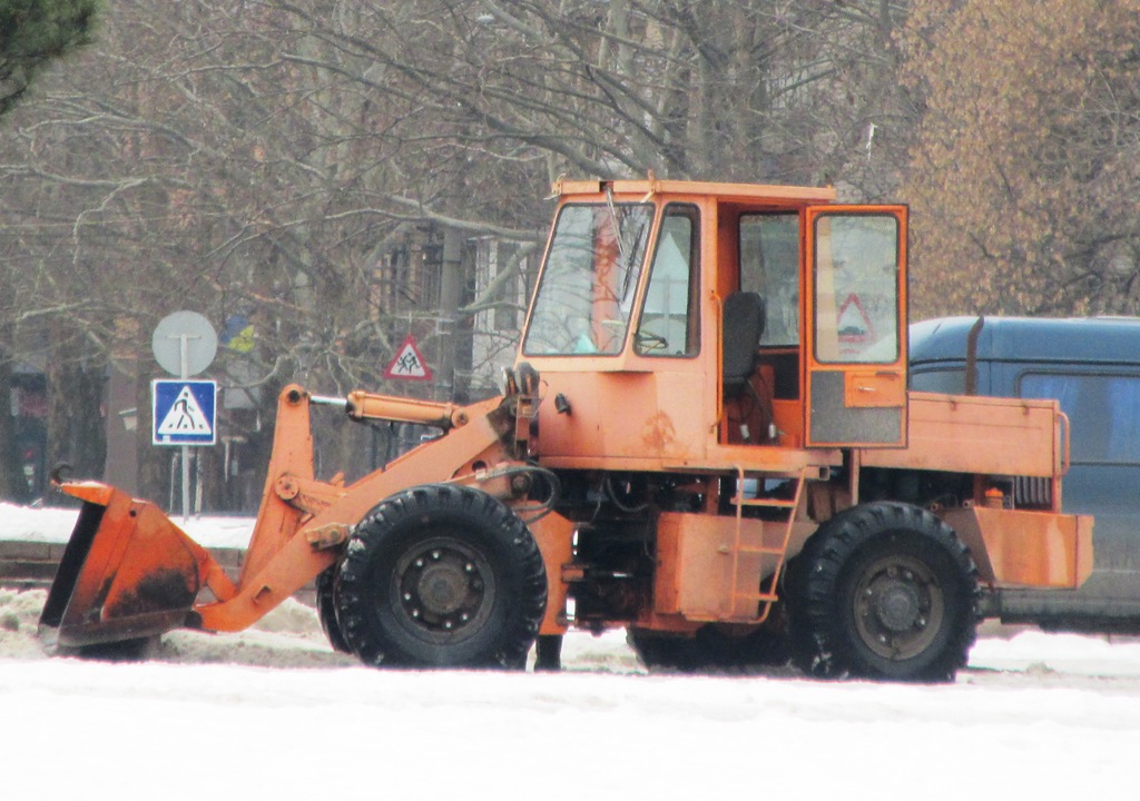  Фронтальный погрузчик ТО-30. Николаев, улица Адмиральская