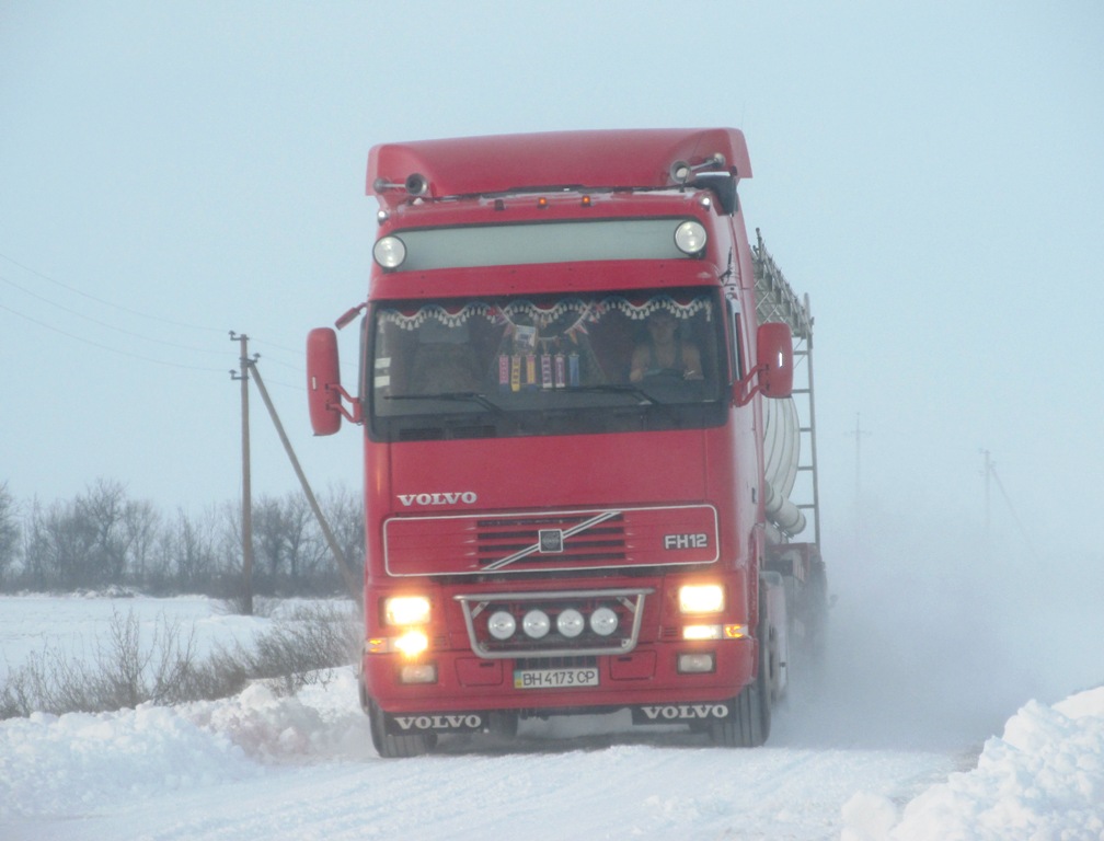 Тягач Volvo FH12 #ВН 4173 СР . Николаевская область, Очаковский район, дорога Т-15-07