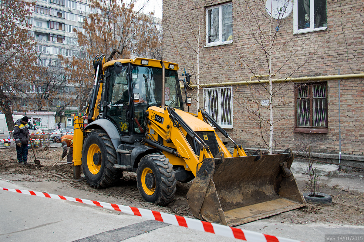 Экскаватор-погрузчик JCB 3CX. Киев, Васильковская улица
