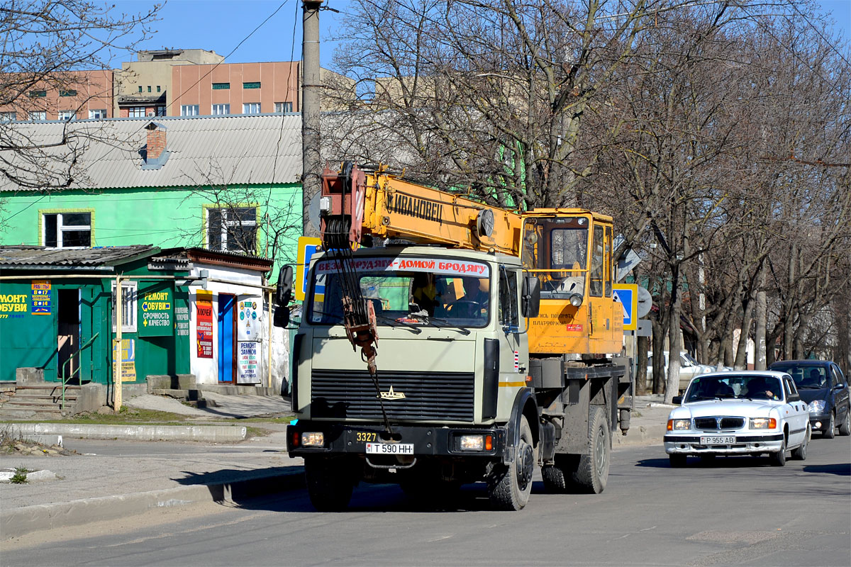 Кран КC-35715 на шасси на шасси МАЗ-5337 #Т 590 НН. Приднестровье, Тирасполь, улица Шевченко