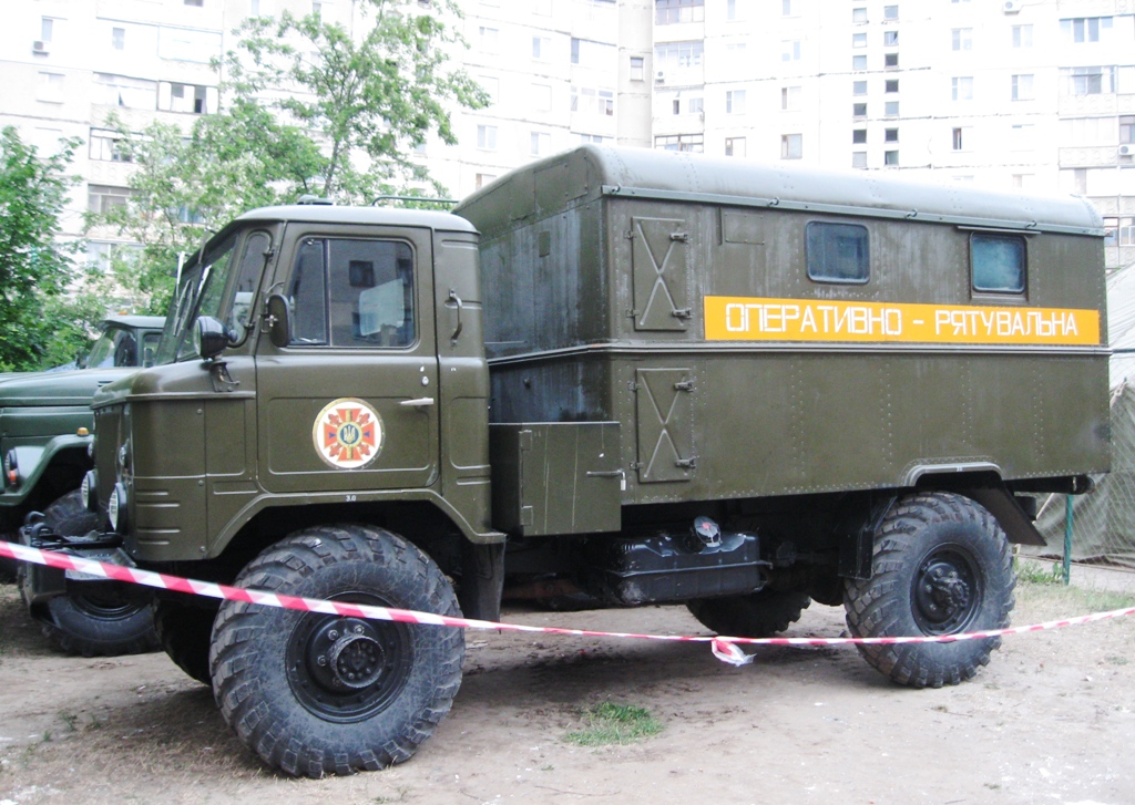 Фургон на шасси ГАЗ-66-05. Николаев, улица Лазурная