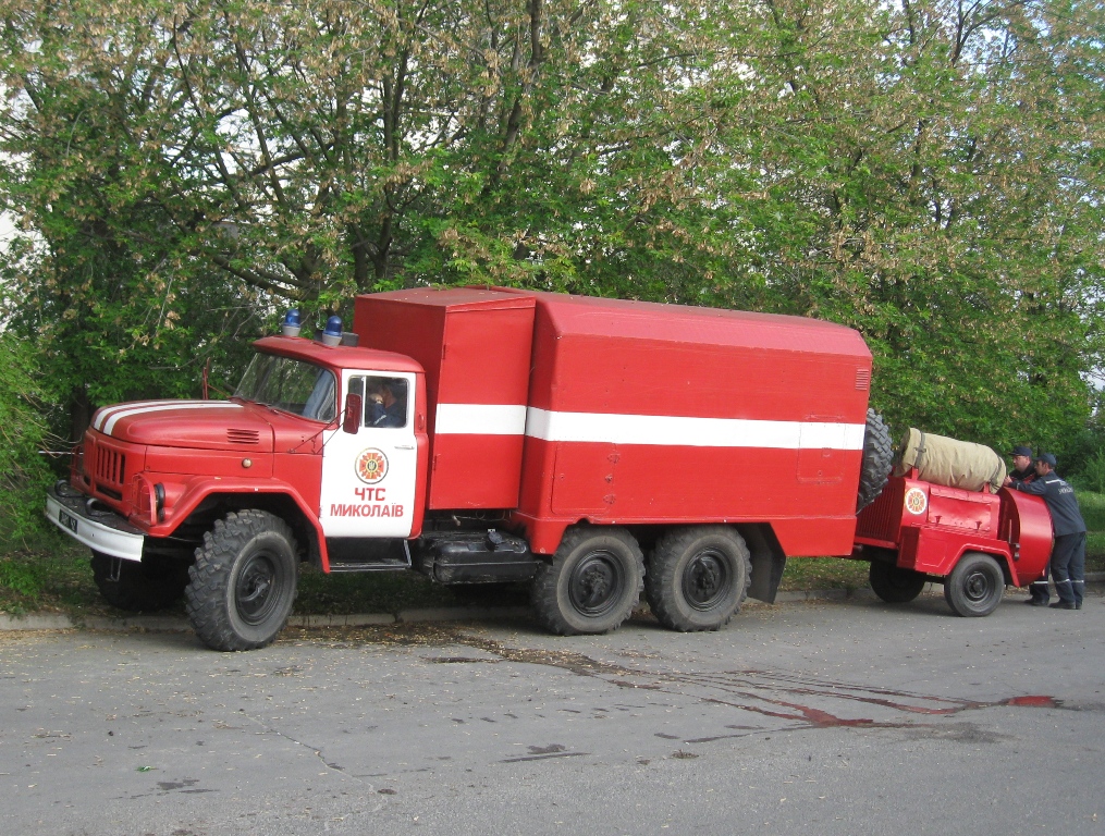 Автомобиль газодымозащитной службы на базе ЗиЛ-131 #3481 Ч2 с прицепным модулем  для дымоудаления. Николаев, улица Лазурная