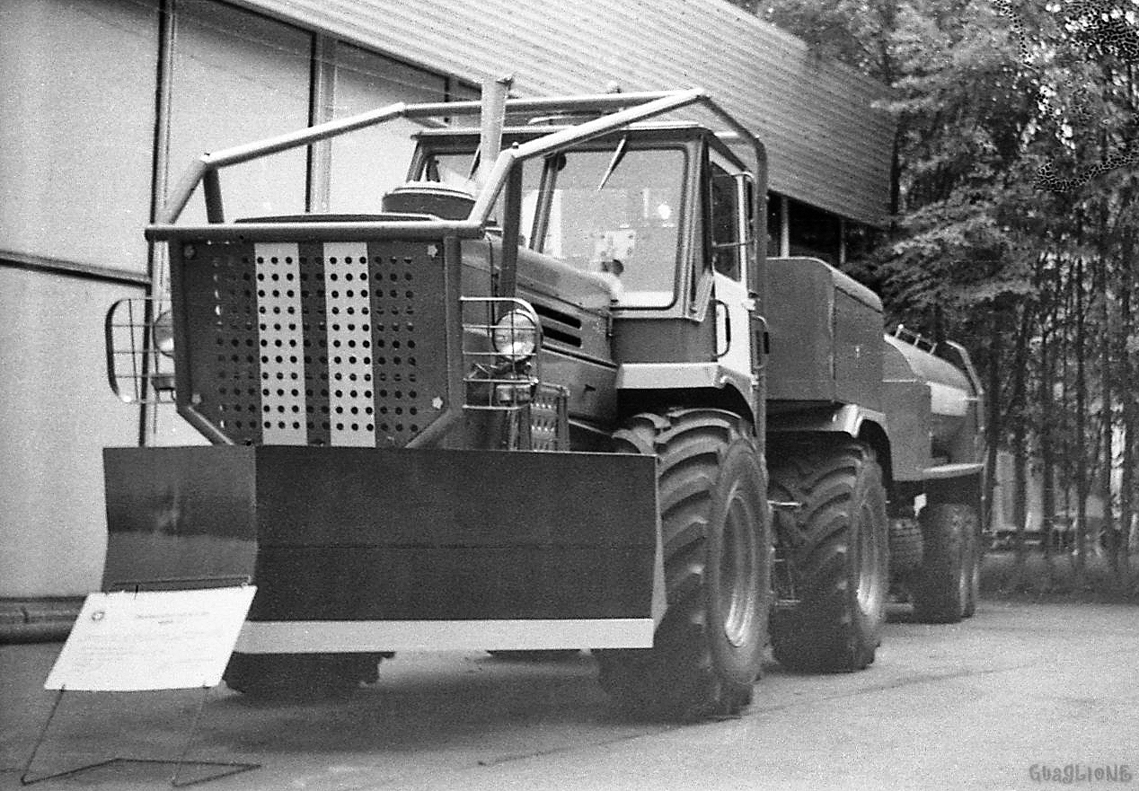 Лесопожарный агрегат АЛП-15 с использованием лесохозяйственного трактора Т-157  и прицепа-цистерны. Выставка Лесдревмаш-79 . Москва, выставочный комплекс в Сокольниках. 