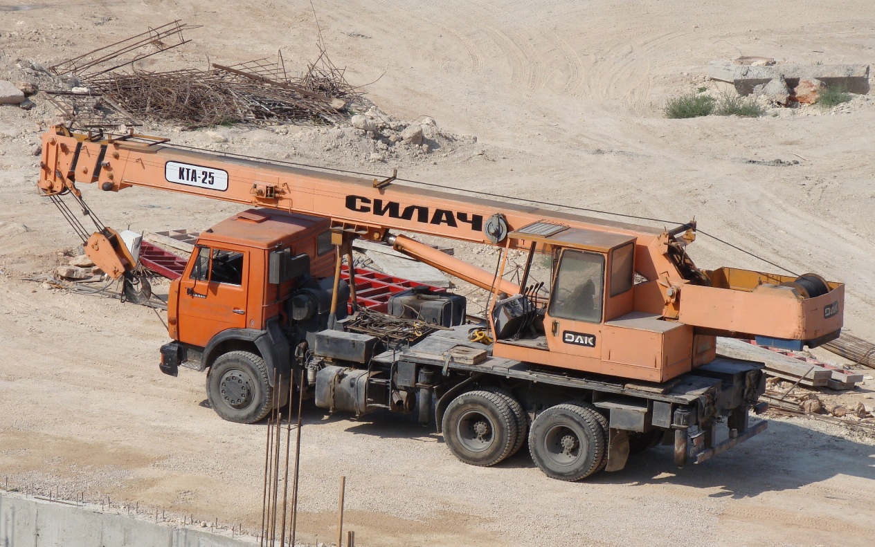 Кран КТА-25 "Силач" на шасси КамАЗ-55111 #СН 5766 АН. Севастополь