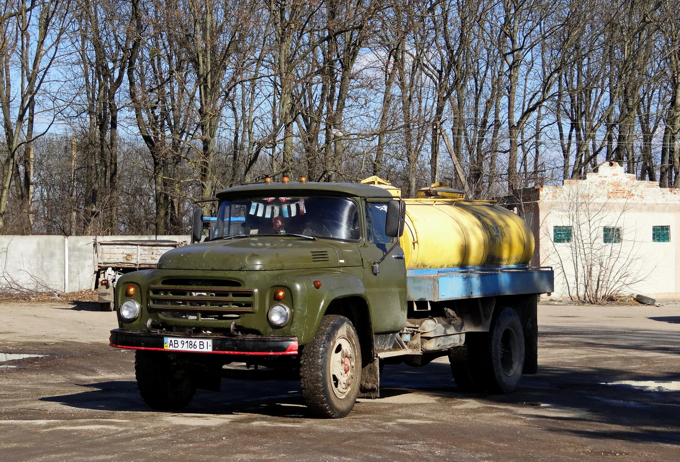 Автоцистерна для пищевых жидкостей на шасси автомобиля ЗиЛ-431412 #АВ 9186 ВІ. Винницкая область, Крыжополь, Пионерская улица