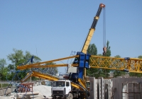 Кран КС-45717А-1 на шасси МАЗ-6303 #199-19 КО , поврежденный упавшим башенным краном. Крым, Симферополь