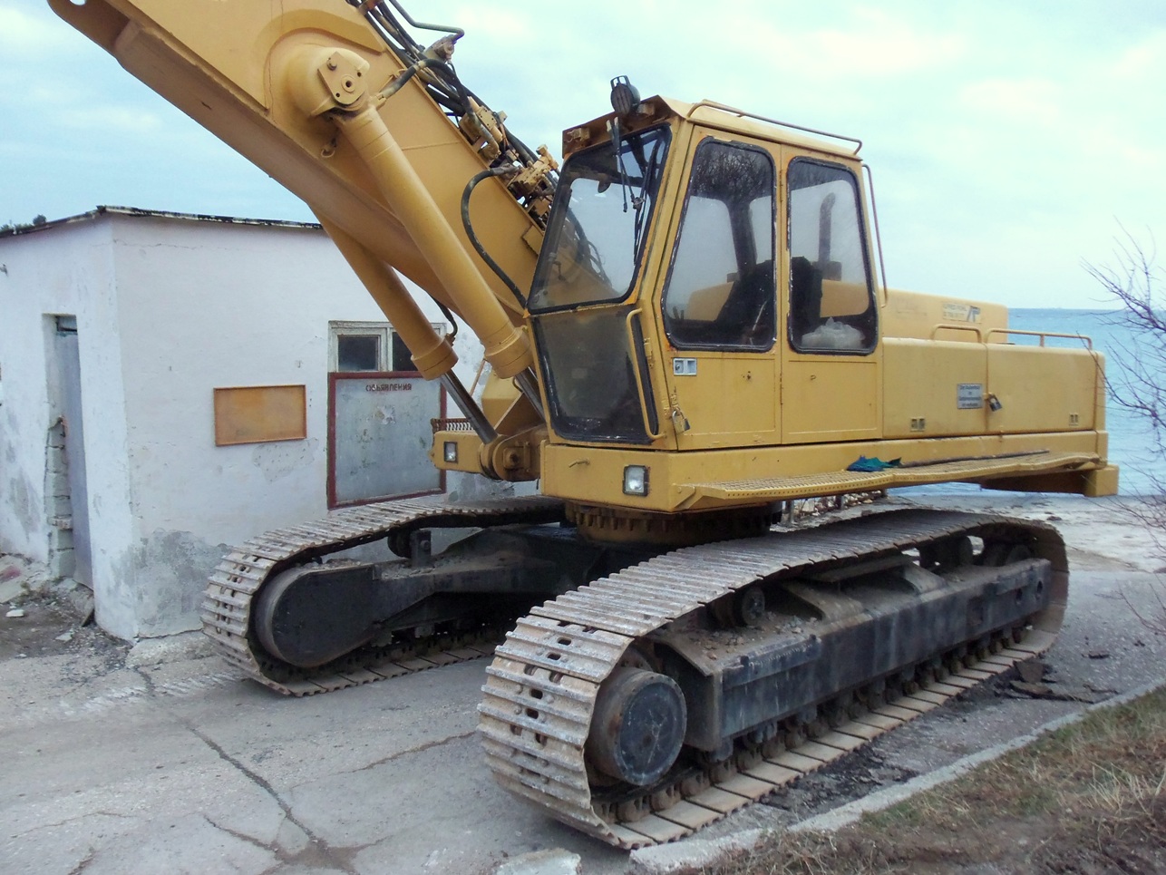 Экскаватор Atlas 2004LC. Севастополь