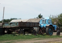 Трактор ЮМЗ-6* #9801 ЕН 31 с прицепом 2 ПТС-4 #ШФ 1710. Белгородская область, Алексеевский район, с. Афанасьевка