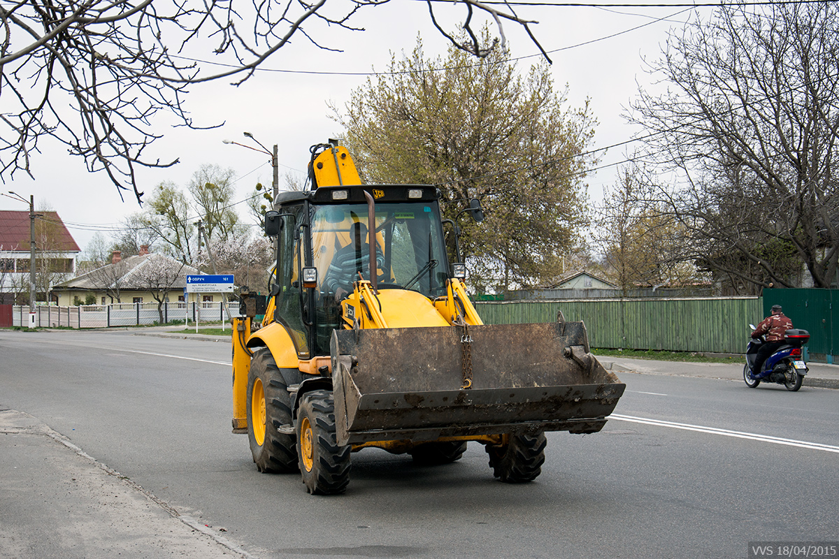 Экскаватор-погрузчик JCB 3CX #08100 АІ. Киевская область, Вышгородский район, Новые Петровцы, Свято-Покровская улица