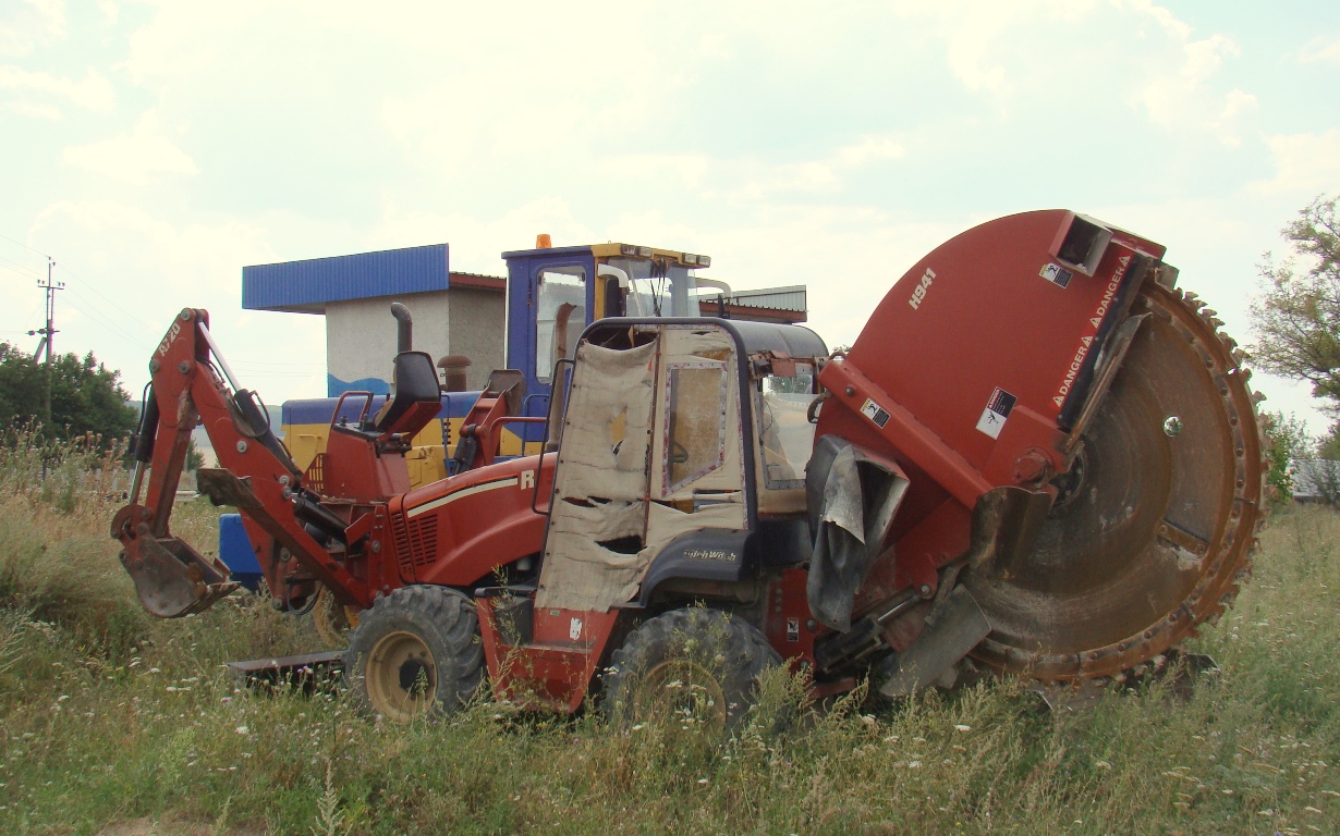 Траншейный экскаватор Ditch Witch RT95. Крым, Симферопольский район, село Левадки