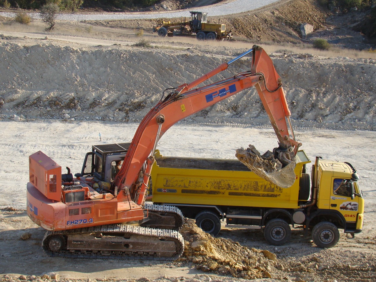 Экскаватор Fiat-Hitachi FH 270.3. Севастополь