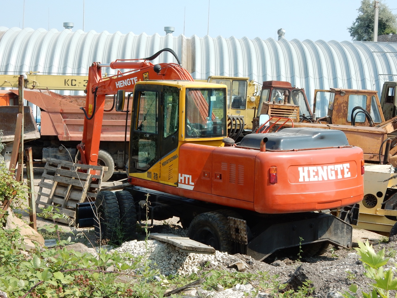 Экскаватор Hengte HTL-120A-2. Севастополь