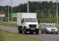 Изотермический фургон на шасси ГАЗ-C41R13 #Х 037 НА 124. Красноярский край, Железногорск, Ленинградский проспект