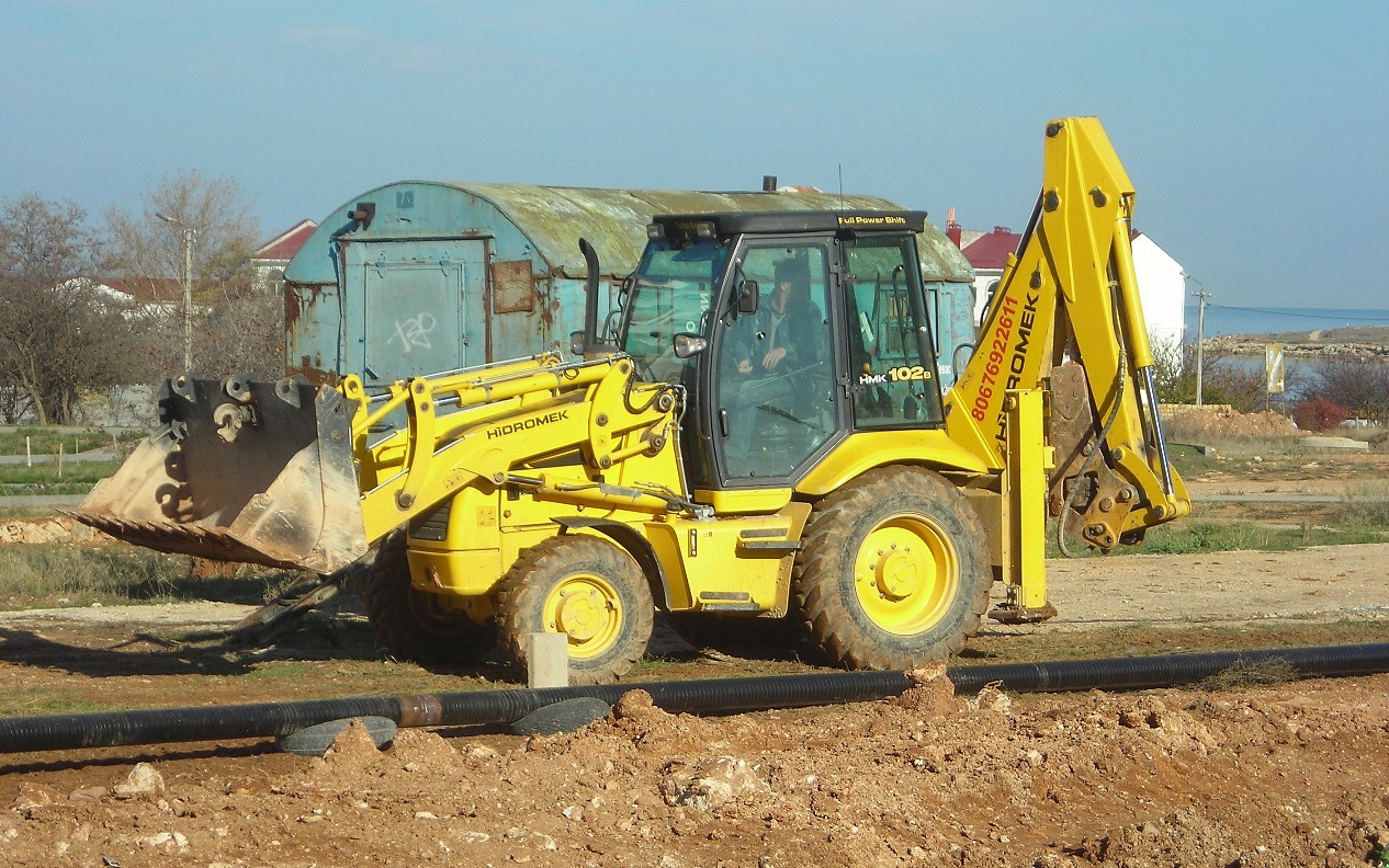 Экскаватор-погрузчик Hidromek HMK 102B. Севастополь
