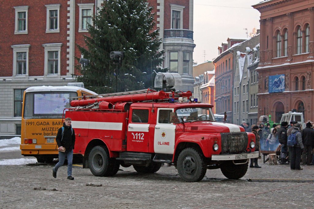 Пожарная автоцистерна АЦ-40(130)-63Б #BZ-7792. Рига, Домская площадь (Doma laukums)
