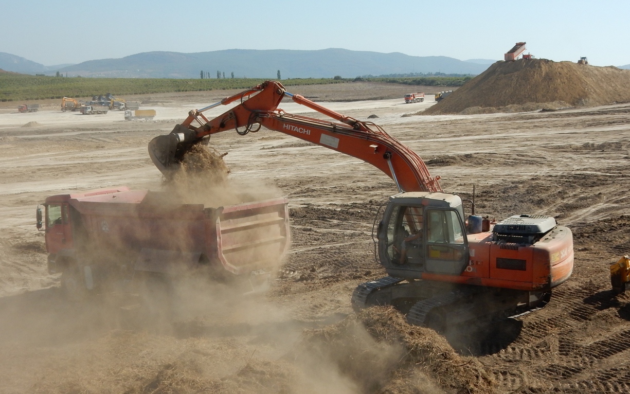 Экскаватор Hitachi Zaxis 210N. Севастополь, строительство электростанции