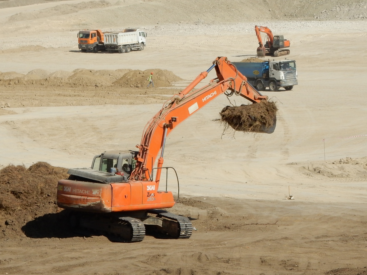 Экскаватор Hitachi Zaxis 210N. Севастополь, строительство электростанции