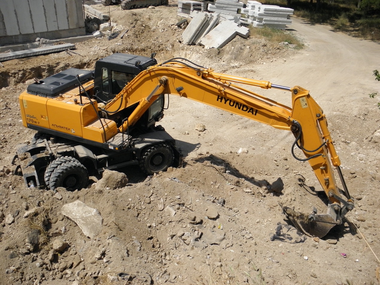 Экскаватор Hyundai Robex 170W-7. Севастополь