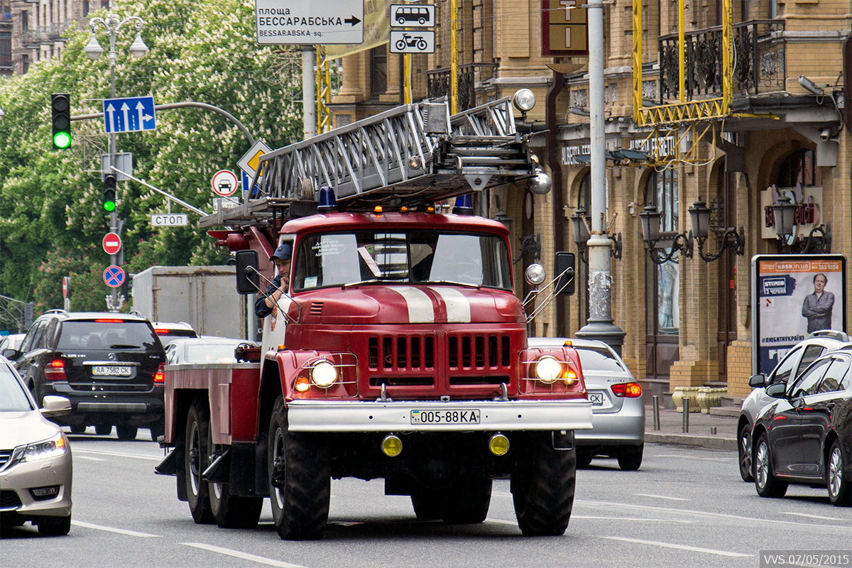 Автолестница пожарная АЛ-30(131)-ПМ506 на шасси ЗиЛ-131Н #005-88 КА. Киев, Большая Васильковская улица
