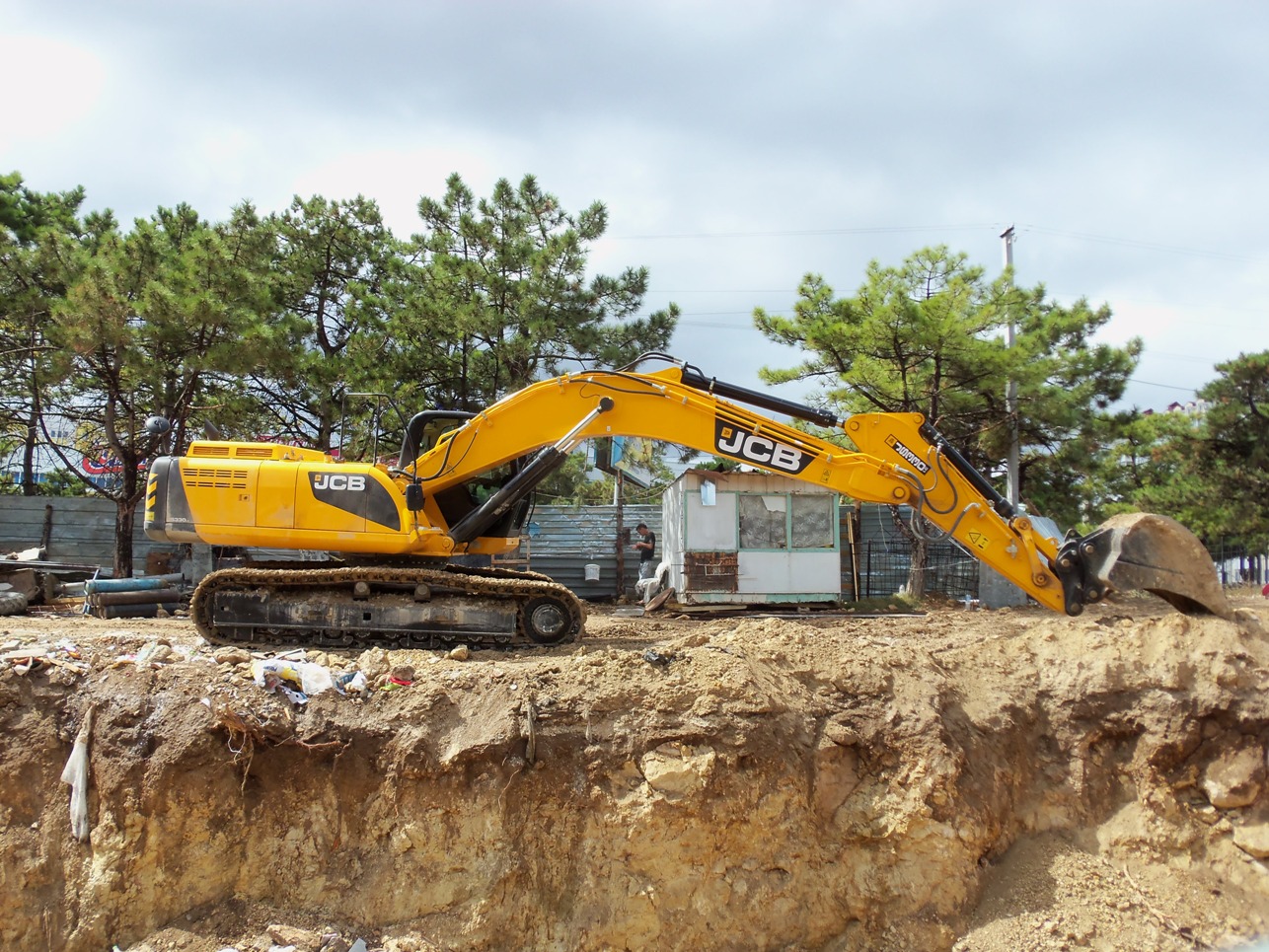 Экскаватор JCB JS330LC. Севастополь