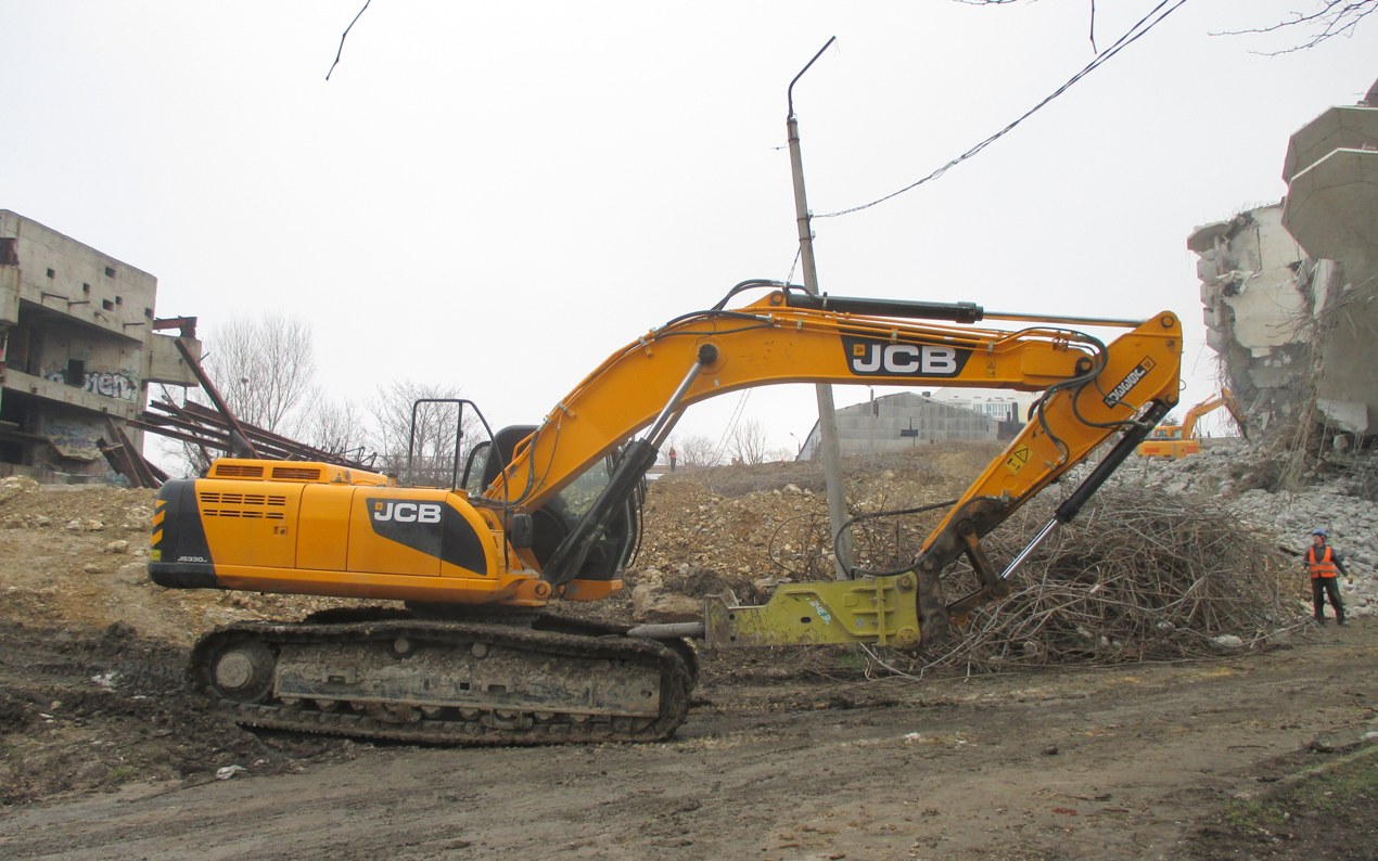 Экскаватор JCB JS330LC с гидромолотом. Севастополь