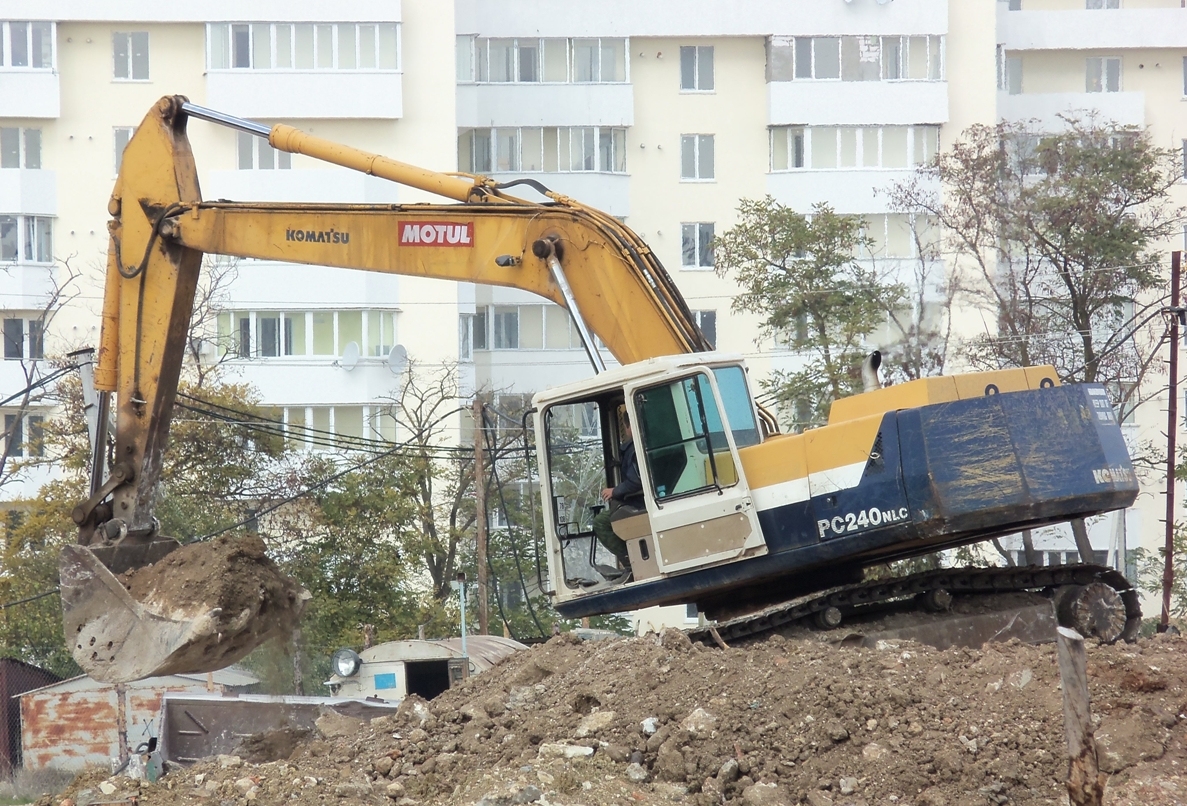 Экскаватор Komatsu PC240NLC. Севастополь