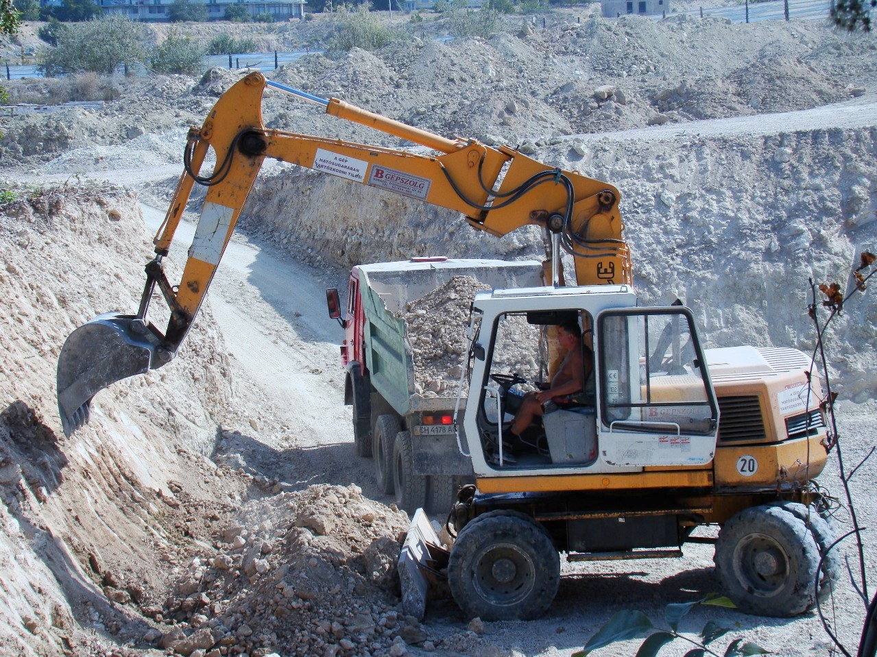 Экскаватор Liebherr A312 #Т 5266 КМ. Севастополь