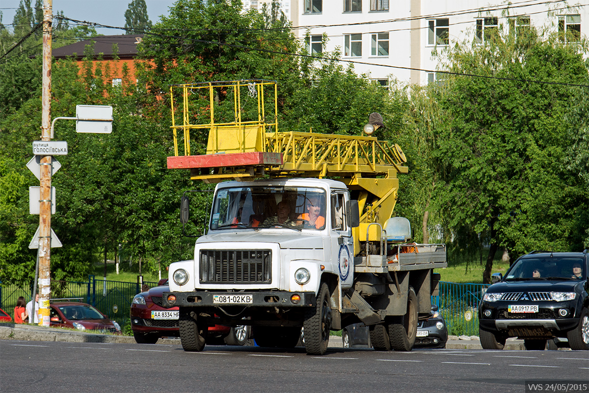  Автоподъёмник АП-18-04 на шасси ГАЗ-3307* #081-02 КВ  с двухместной кабиной. Киев, Голосеевская улица