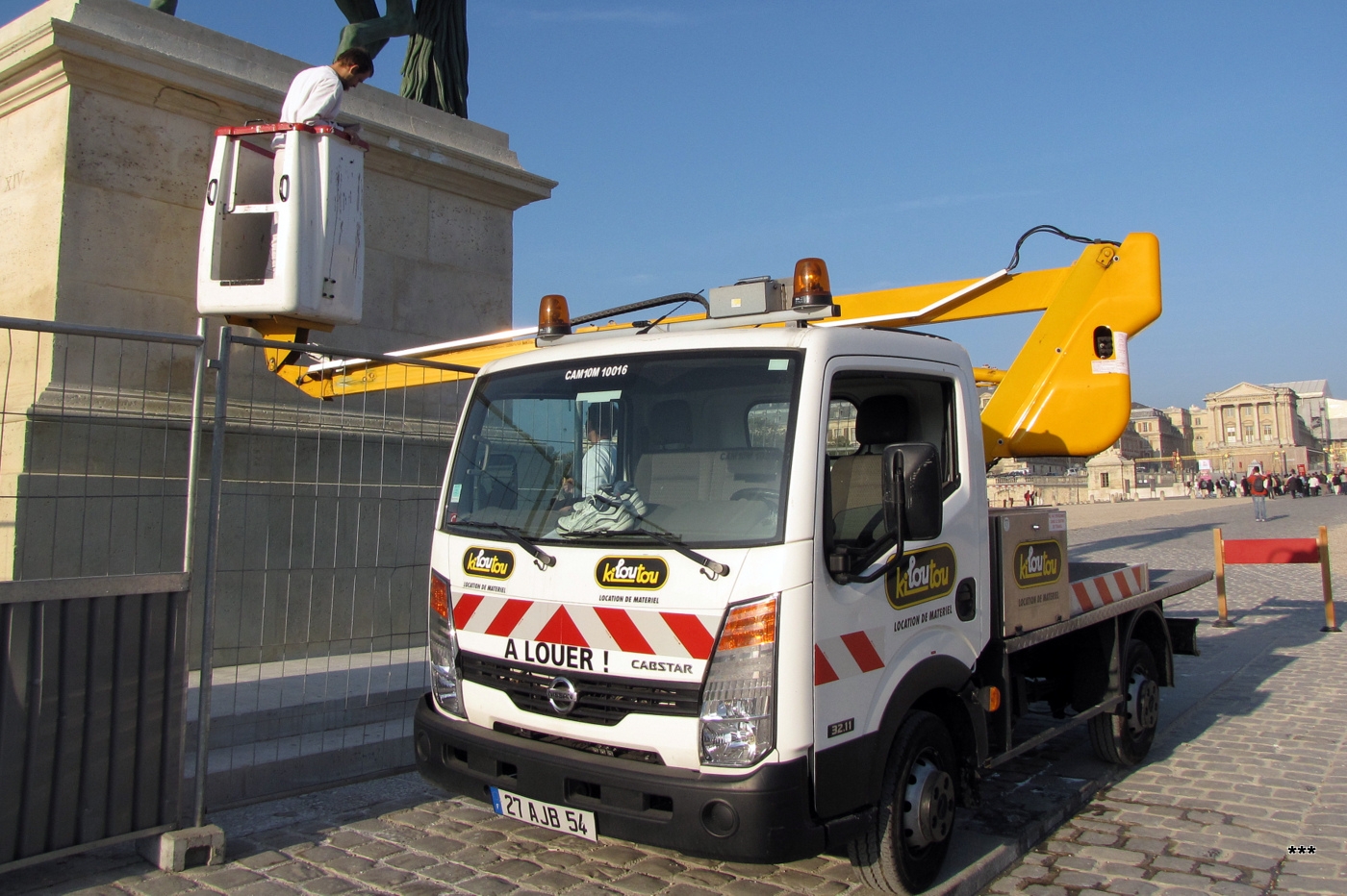 Подъемник Topy 11 на шасси Nissan Cabstar 32.11  #27 AJB 54 . Франция, Версаль 