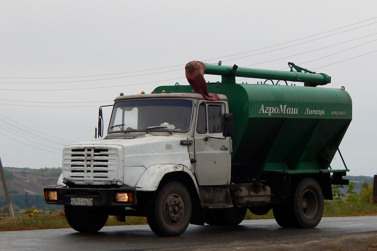 Загрузчик сухих кормов ЗСК-10,0 на шасси ЗиЛ-433362 #Е 965 АВ 31. Белгородская область, Корочанский район, с. Бехтеевка