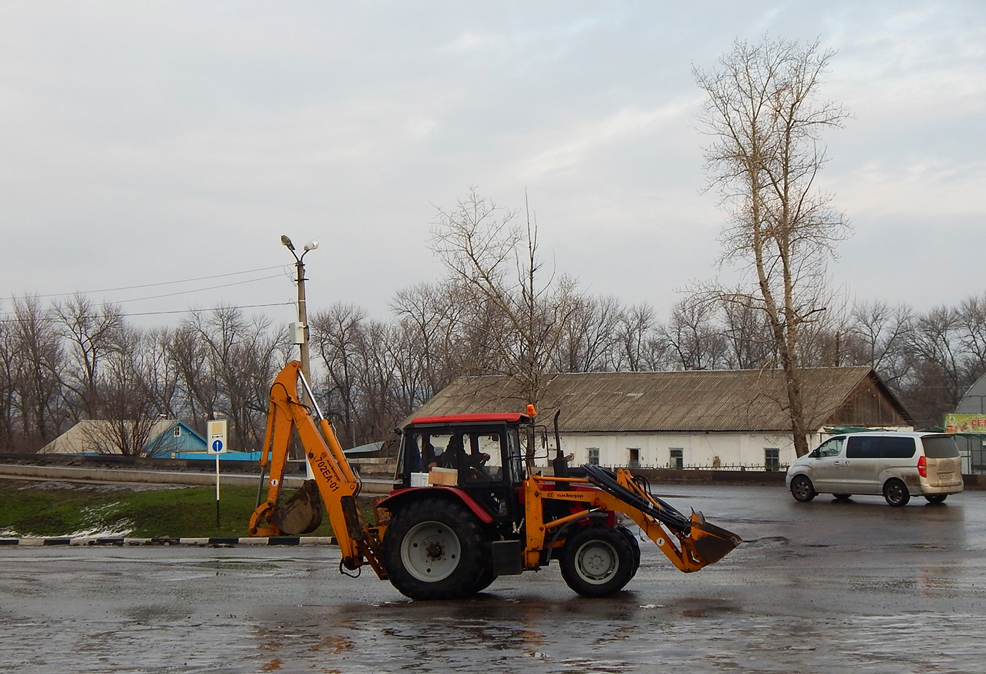 Экскаватор-погрузчик Амкодор-702ЕА-01 #5141 ЕЕ 31. Белгородская область, г. Алексеевка, Мостовая улица
